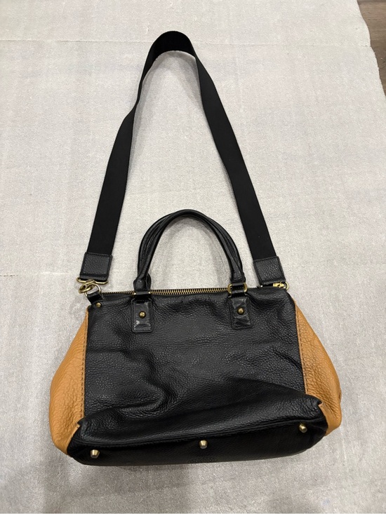 Roots Handbags - VTG Roots Leather Two-Tone Leather Black and Tan Shoulder Hand Bag